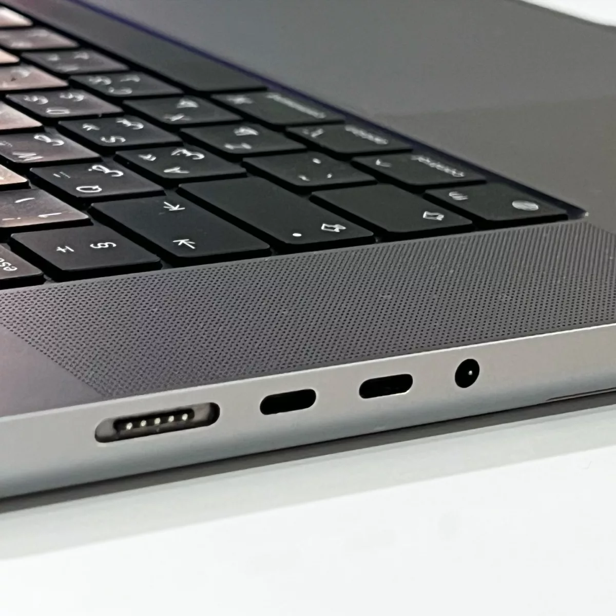 MACBOOK PRO M1 MAX 1