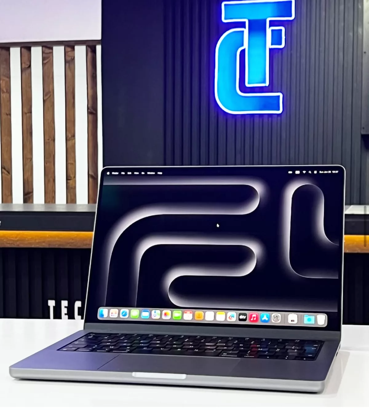 MACBOOK PRO M1 PRO